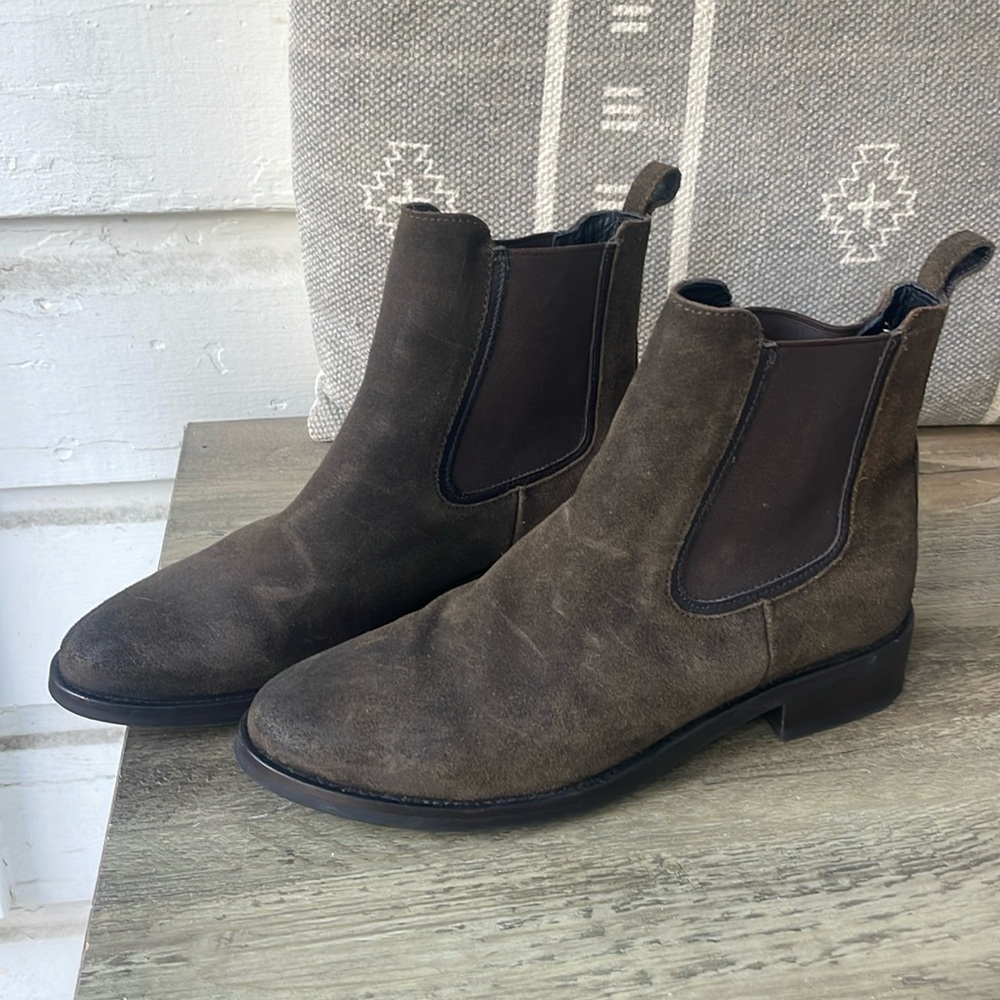 Women’s Chelsea boots